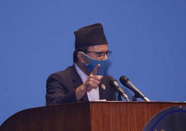 अदालतलाई चुनौती नदिन एमालेलाई रिजालको चेतावनी 